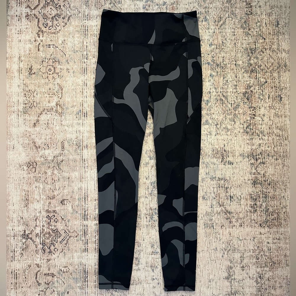 Under Armour Fitted Heatgear Leggings - Size Small